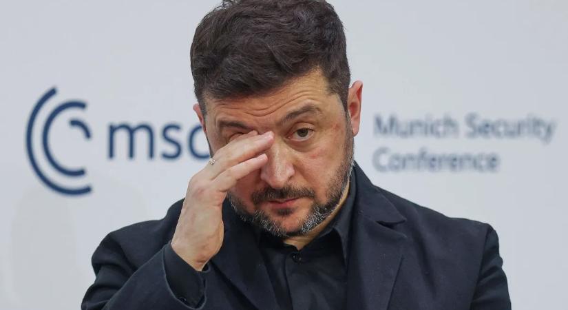 Élete nagy szerepét játssza Zelenszkij, és az sem zavarja, ha kifütyülik