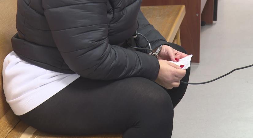 Család futtathatott lányokat