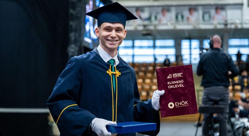 Újabb 200 diplomás a győri informatikai és villamosmérnöki karon