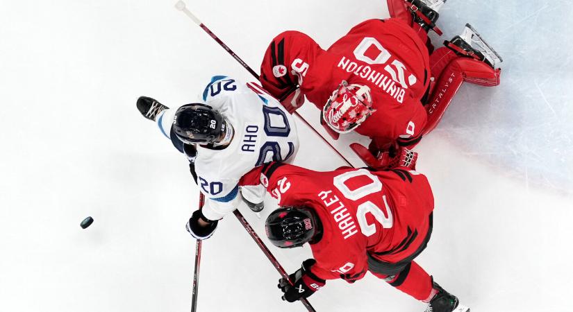 Utolsó perces góllal a kanadai válogatott jutott elsőként döntőbe a férfi jégkorongtornán