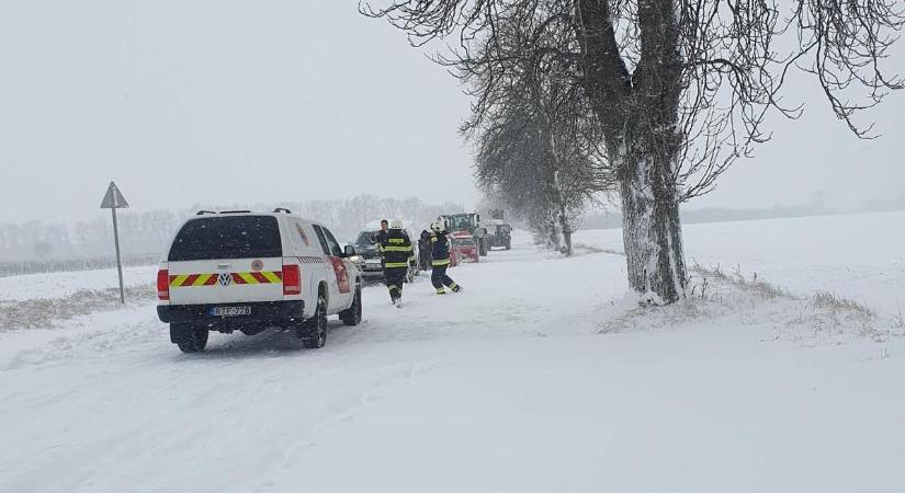 Küzdöttek a hatalmas havazással a katasztrófavédők Sopronban és környékén