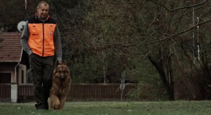 Szívszorító felvétel került nyilvánosságra Lehoczki Lászlóról - Hang nélkül is megértette kutyája, Hope