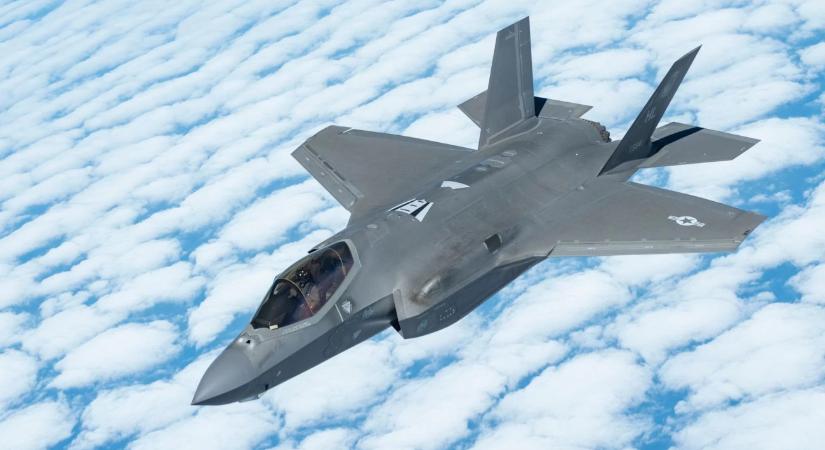 Csehország története legdrágább katonai beruházására készül, Szlovákia is amerikai vadászgépekkel erősít