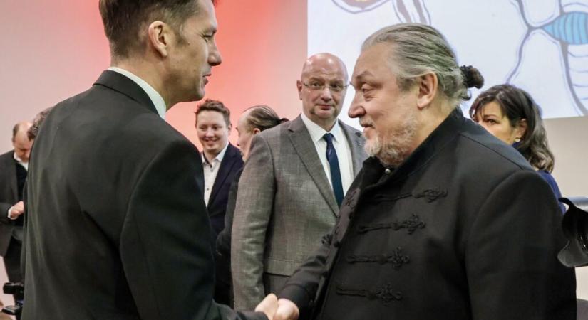 Zentán átadták a Híd Kulturális Alapítvány felújított székházát