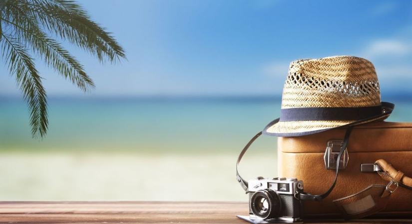 Csörög a telefon a strandon: tényleg kötelező hazajönnöd a szabadságról?
