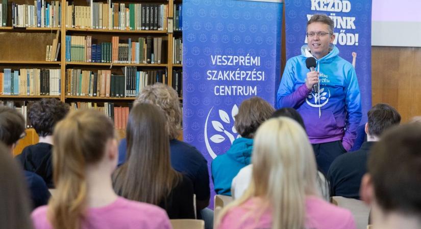 A Veszprémi Szakképzési Centrum diákjai kérdezhettek Hankó Balázs minisztertől (galéria  videó)