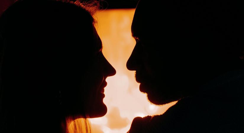 „Izgat, amikor a pasim más nőkkel szeretkezik” – Különleges kapcsolatáról vallott egy nő