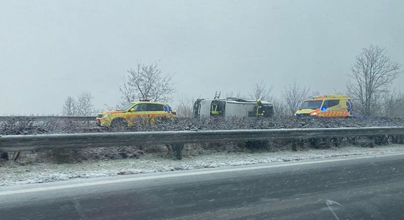 Árokba csúszott egy autó Kaposváron