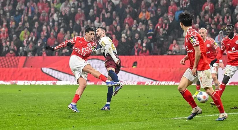 A Hamburg pontot szerzett Mainzban