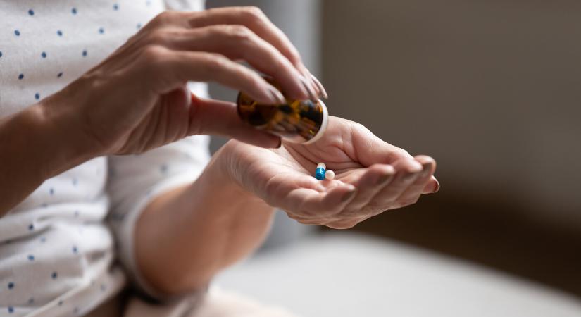 Aki gyógyszert szed, annak kerülnie kell az alkoholfogyasztást