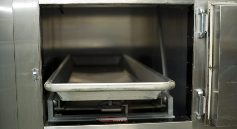 „Olyan állapotban láttam édesanyám holttestét, amit senkinek nem lenne szabad átélnie” – szörnyű állapotok egy brit hullaházban