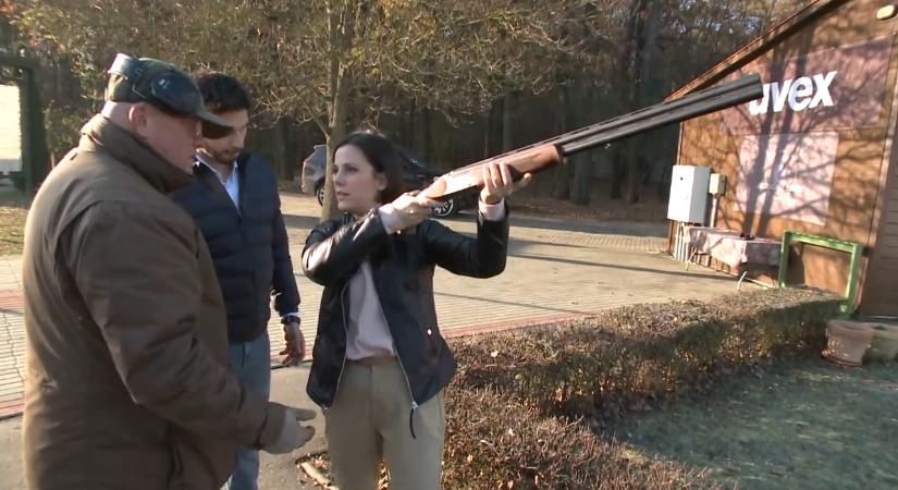 Így még sosem láttad: Lovas Rozi puskát ragad a Gólkirályságban!