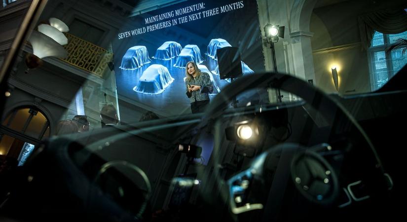 Rohamot indít a Mercedes, elárasztják Magyarországot az új modellek 2027-ig: a kínai autógyárak csak úgy kapkodják a fejüket – maradnak a belső égésű motorok