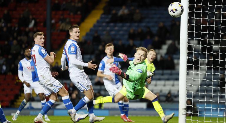 Tóth Balázsék megnyerték a lancashire-i derbit, bedeszkázta kapuját a magyar válogatott hálóőre