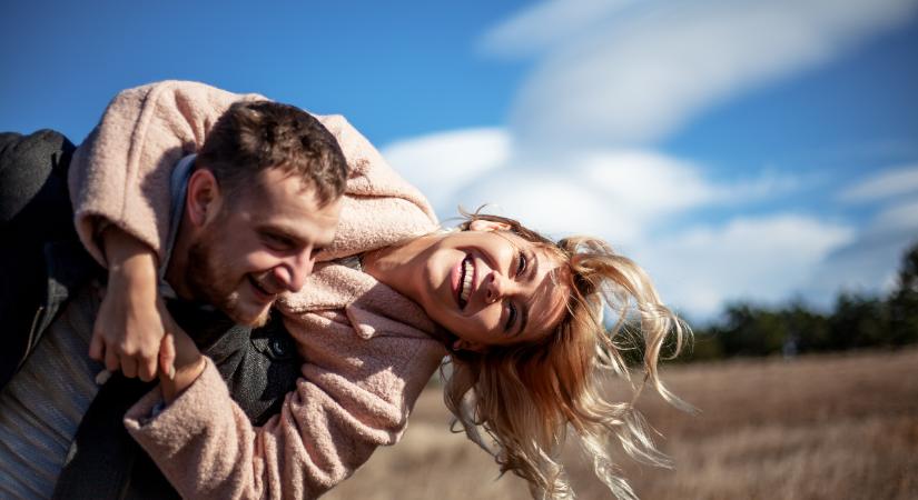 Heti szerelmi horoszkóp 2026. február 21-27: a Vénusz békét, a Mars vitát jelez