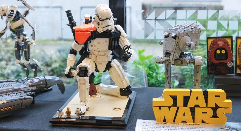 Filmes hősök és több millió kocka érkezik Pécsre