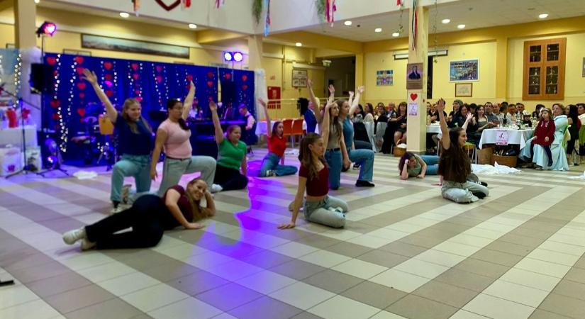 Hajnalig tartott a mulatság: ilyen volt a dunaföldvári jótékonysági bál (képgalériával)