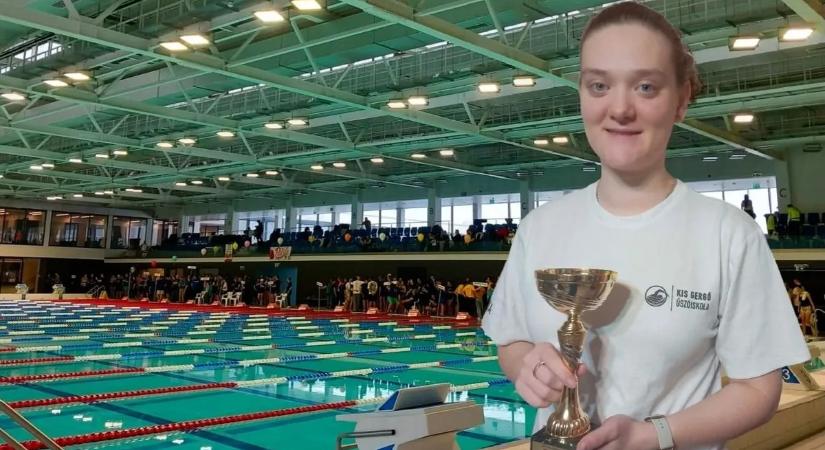 Jól kezelte a mélypontokat, az egyik legnagyobb sikerét érte el – 37 600 métert úszott