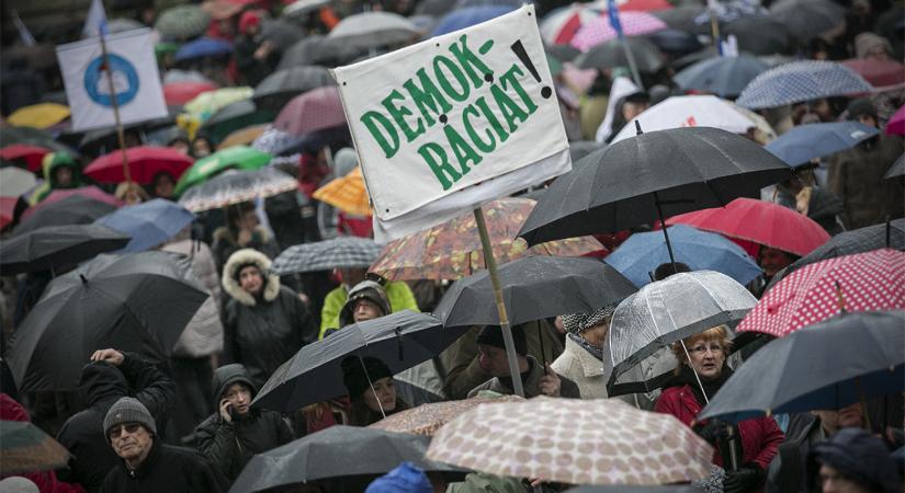 A magyar demokrácia már a szavazatszámláláskor elbukik, és Ausztriában sem jobb a helyzet