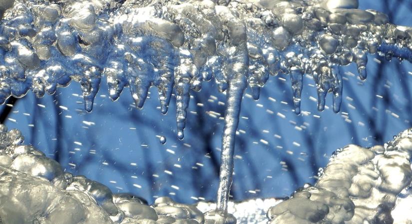 Fagyos rémálom lesz az időjárás: csúszós utak és ónos eső vár ránk ma