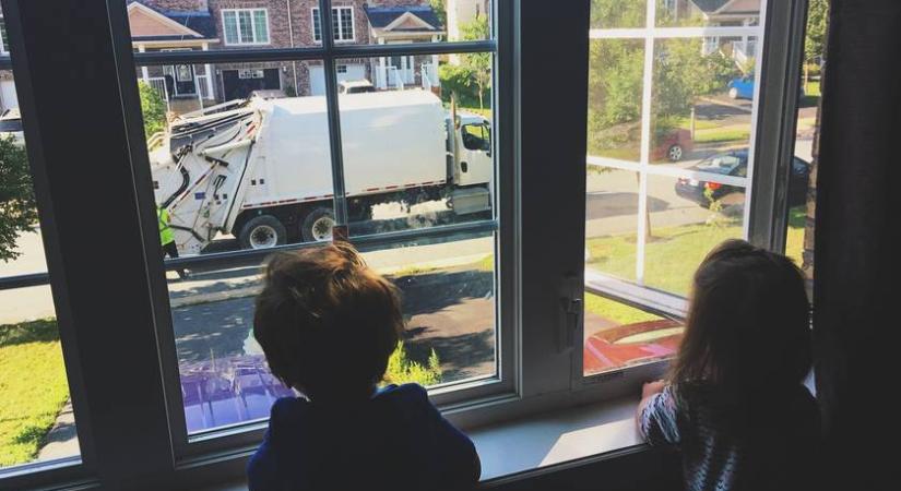 Ezért szeretik a gyerekek a kukásautókat