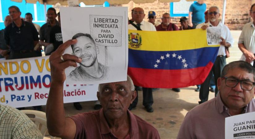 Újabb több száz politikai foglyot engedtek szabadon Venezuelában