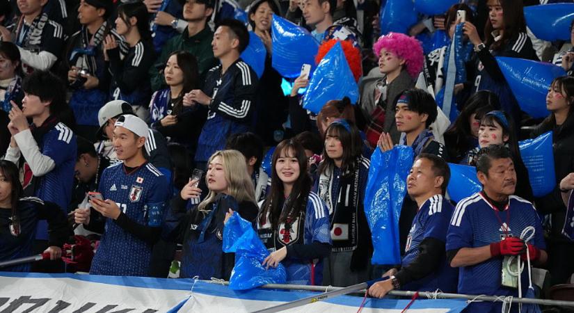 Stadiontakarítás és az ellenfél támogatása – ezért is a japánok a kedvenc szurkolóink