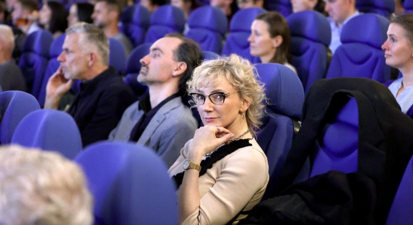 Üvöltve fenyegette egy “békeharcos” Borbély Alexandrát az utcán