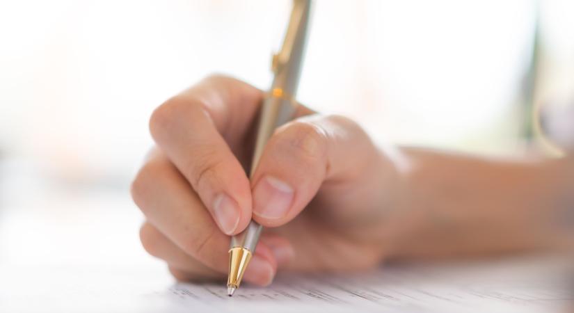 Kezdődik a kampány, gyűjtik az aláírásokat