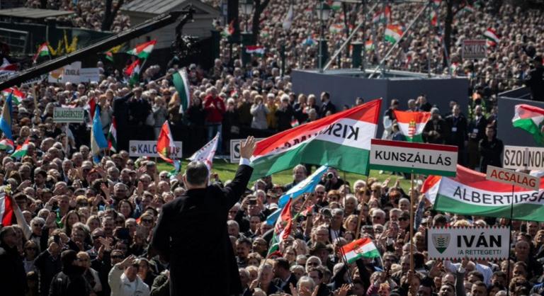 „Magyarország jövőjéről döntünk: béke vagy háború” – Orbán Balázs a kampányindulásról