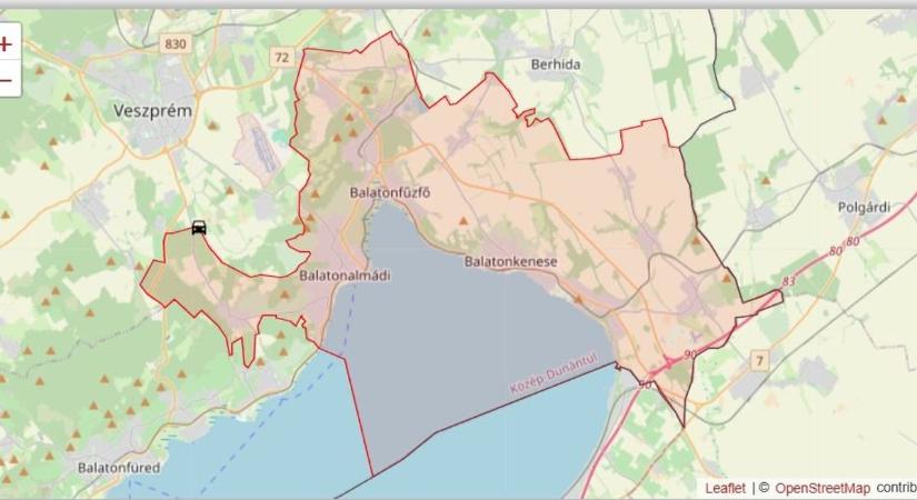 Oldalára borult egy autó Veszprém és Felsőörs között