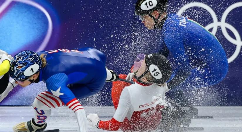 Műteni kellett a lengyel korcsolyázó szemét, akinek riválisa pengéje vágta meg az arcát