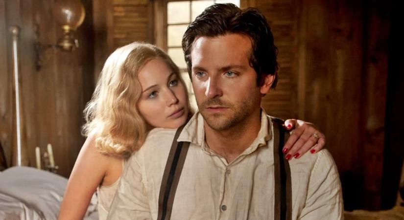 Jennifer Lawrence kitálalt: ezért volt rémálom csókolózni Bradley Cooperrel