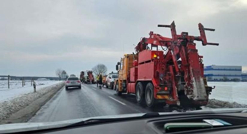 Forgalomkorlátozás van a 76-os főúton