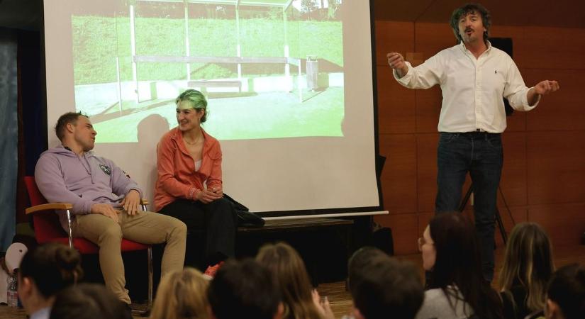 Dupla élmény volt a top gimiben - fotók, videó