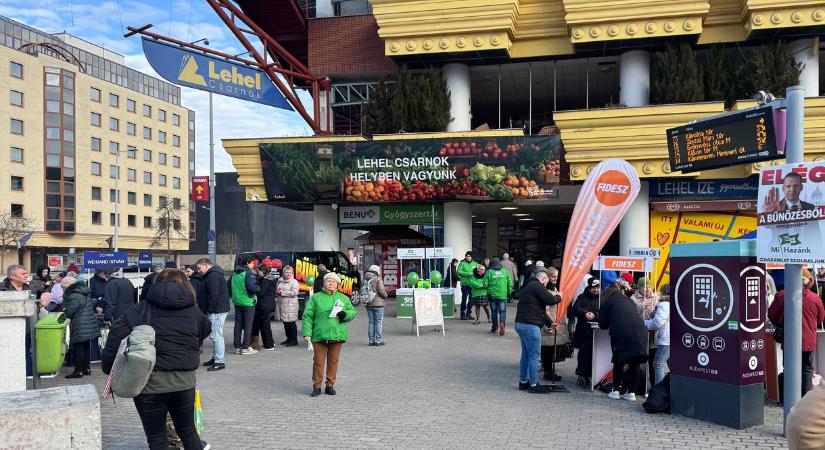 Magyar Péter: Félóra alatt a 106 körzet felében összegyűlt a szükséges aláírás; Orbán Viktor: mi már megvagyunk!