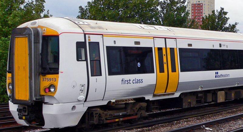 Milliomos bankárt ítéltek el Nagy-Britanniában: 740 esetben utazott jegy nélkül