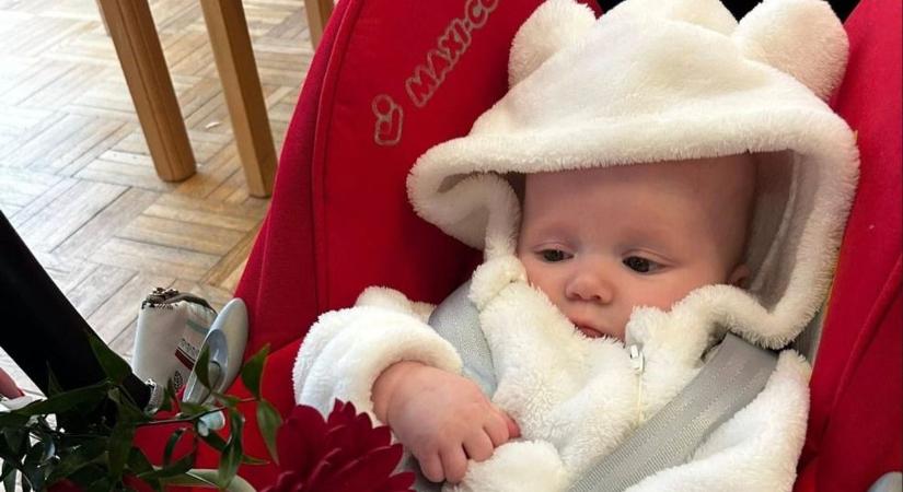 Tündéri babák sok fotón, köszöntötték a szili újszülötteket a községházán