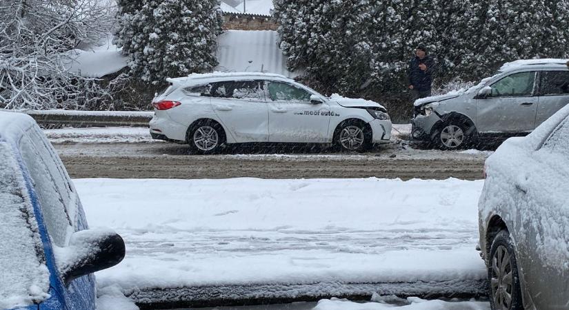 A közlekedést megbénította Zalában a havazás, de a természet ritka szép arcát mutatta (galéria)