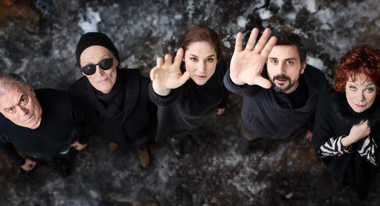 Az anyja hétévesen magára hagyta, most, úgy tűnik, menekülnie kell