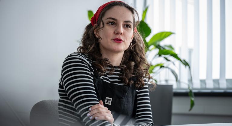 Terápiás naplóírással kezdte, pár év alatt ő lett az ország egyik kedvence