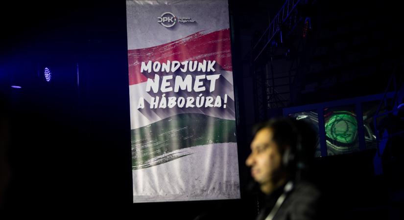 Itt vannak az első fotók a Háborúellenes Gyűlésről! - Ezek a sztárok már Békéscsabán vannak!