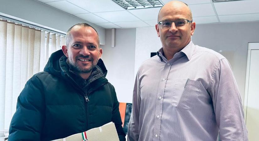 Összegyűjtötte és már le is adta az ajánlásokat Gyopáros Alpár országgyűlés képviselő