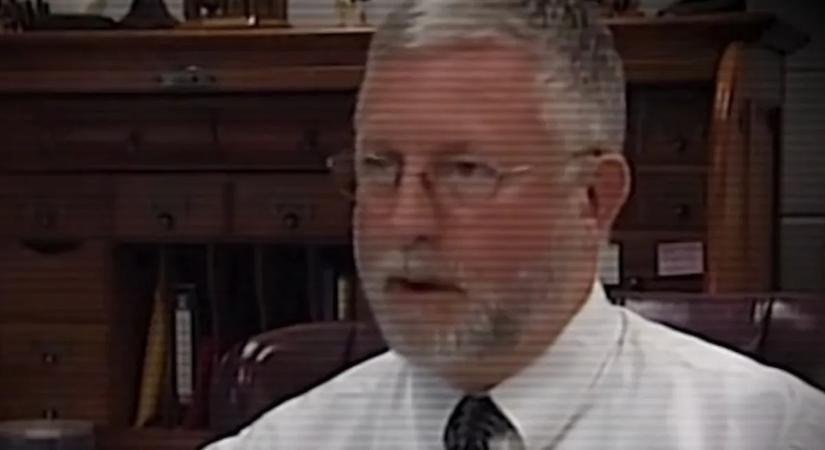 Rejtélyes halálesetek: az igazgató hipnózisa végzett a diákokkal?