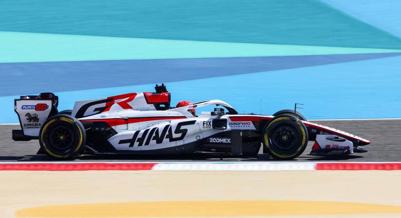 Driftelés Bahreinben: Csontszáraz körülmények között tesztelt esőgumit a Haas