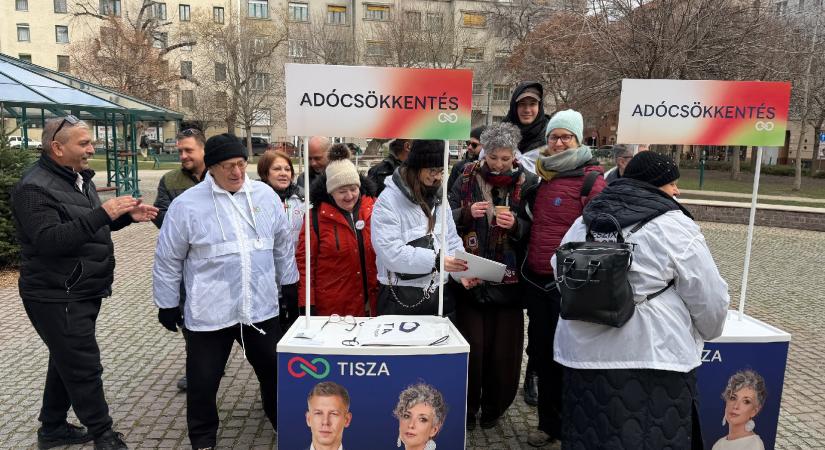 Órák alatt beteltek a Tisza ajánlóívei a Ferencvárosban