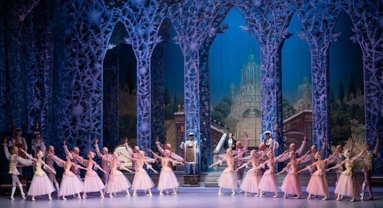 A magyar együttes tudása és a színpompás látvány meggyőzte a nagy múltú intézményt