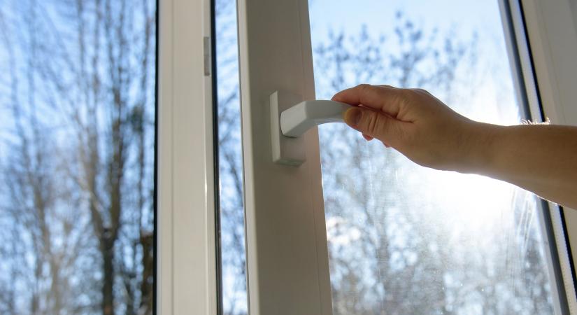 Télen ritkábban szellőztetsz, hogy ne hűljön ki a lakás? Nem minden esetben jó ötlet