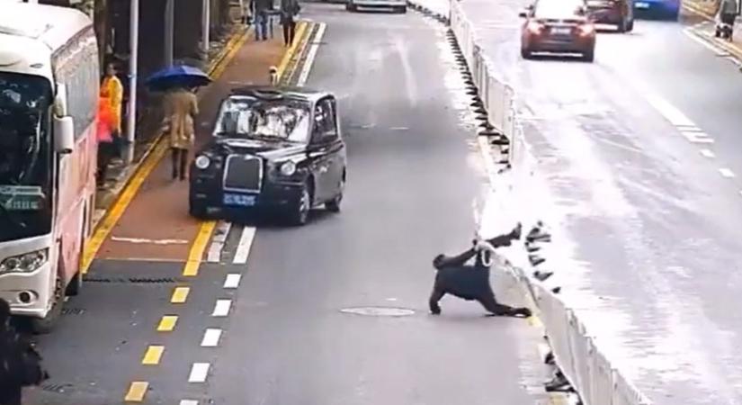 Ritkán tud ekkorát rombolni egyetlen gyalogos