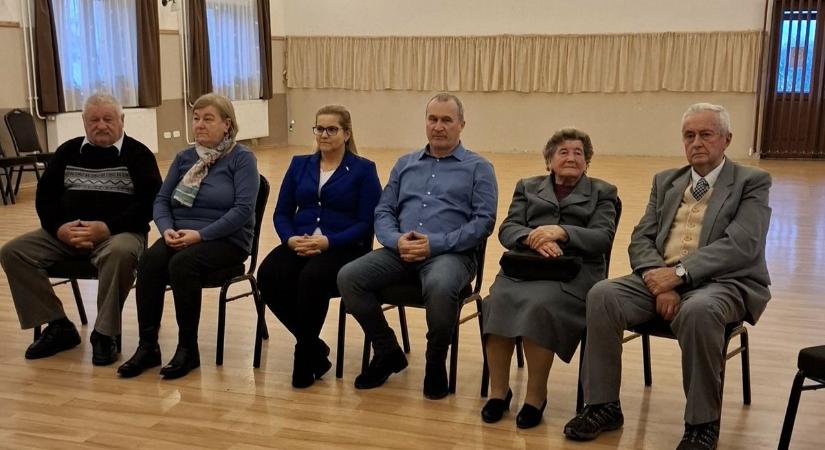 Évtizedek óta kitartanak egymás mellett jóban és rosszban